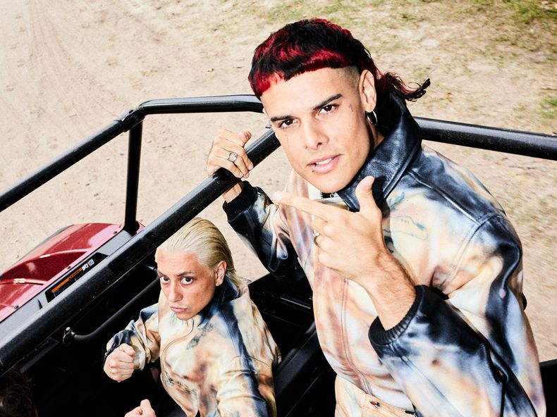 Burlarse de los ‘hits’ mientras se hacen ‘hits’: la fórmula de Ca7riel y Paco Amoroso
