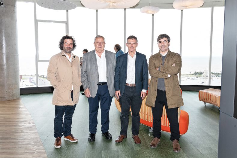 Fundador y director de La Buonora & Asociados Mauricio La Buonora, director de Montevideo Shopping Carlos Lecueder, gerente general de Tres Cruces Shopping Marcelo Lombardi y Martín Aguirre, director de El País