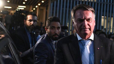 Jair Bolsonaro camina a su salida del Congreso Nacional este miércoles, en Brasilia.