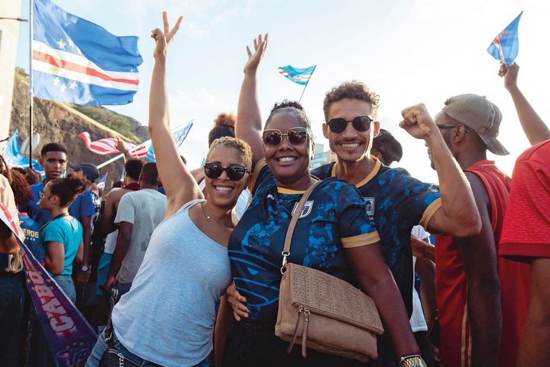 La clasificaci&oacute;n al Mundial desat&oacute; en Cabo Verde una celebraci&oacute;n desbordante, con miles en las calles, fuegos artificiales, vuvuzelas, funana y banderas nacionales. &iquest;Mantendr&aacute;n el mismo entusiasmo cuando enfrenten a Uruguay el 21 de junio?