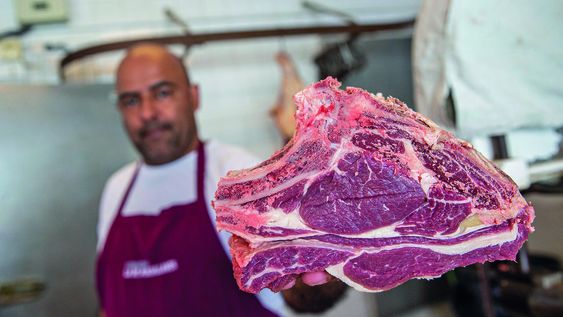 Consumo de carne bovina no varía según el lugar de residencia, edad, sexo, nivel educativo y nivel socioeconómico. Foto: Mauricio Zina / adhocFOTOS