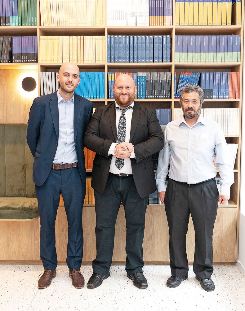 De la Fundación de Cultura Universitaria: administrador Santiago Ventós con los integrantes de la Junta Directiva Federico Villar y Marcelo Vigo