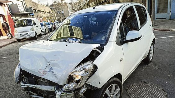 Accidente de tránsito en Montevideo en 2021. Foto: Javier Calvelo, adhocFOTOS Accidente de tránsito en Montevideo en 2021. Foto: Javier Calvelo, adhocFOTOS