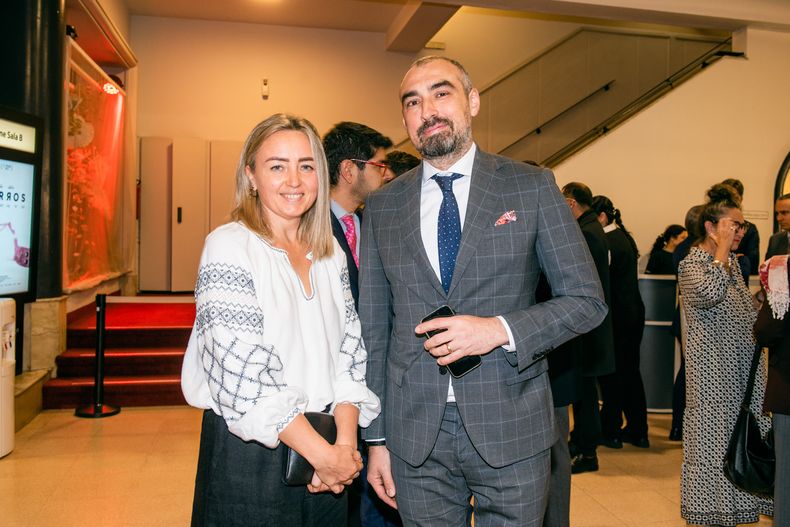 Zoia Klymenko y embajador de Rumania Radu Mihail Filip.