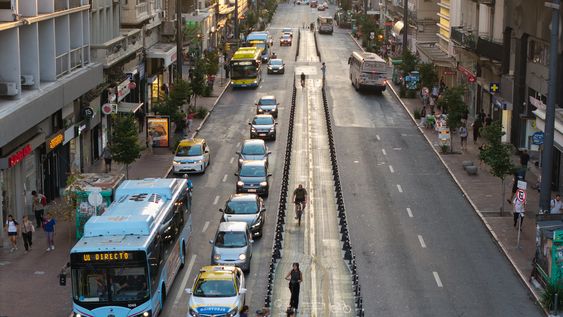 Vista aérea de la avenida 18 de Julio. Vista aérea de la avenida 18 de Julio.