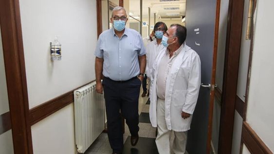 Enrique Montagno, a la izquierda de la imagen, de recorrida médica. Enrique Montagno, a la izquierda de la imagen, de recorrida médica.