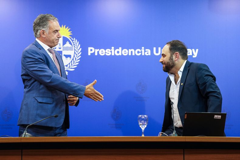 El presidente Orsi y el ministro Civila, el martes 7, en la presentación de la Primera Estrategia Nacional sobre Situación de Calle.
