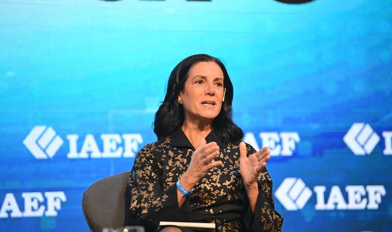 Azucena Arbeleche en el congreso del IAEF, en Buenos Aires.