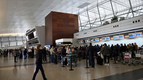 El arresto de los ciudadanos franceses por parte de Uruguay se realizó en el Aeropuerto Internacional de Carrasco.