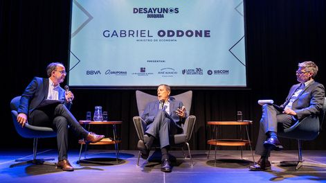 El ministro de Economía inauguró el ciclo 2025 de los Desayunos Búsqueda