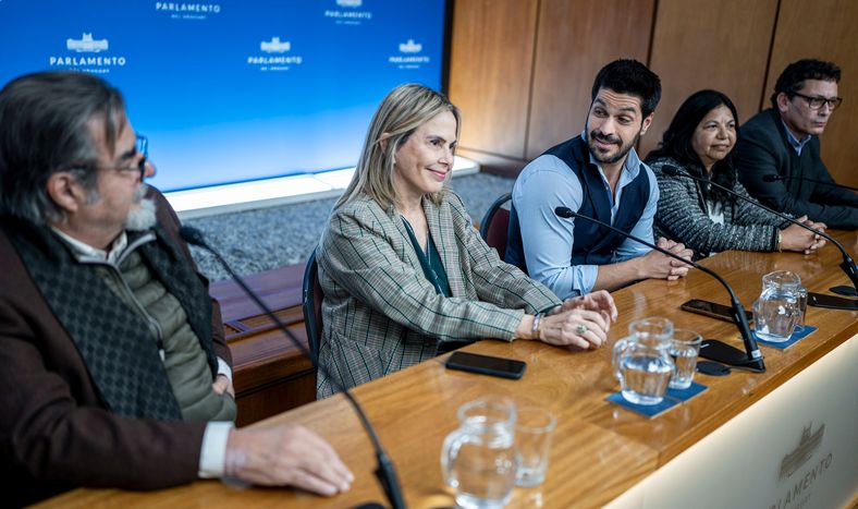Gustavo Zubía, Gabriela Fossati, Andrés Ojeda, Elsa Capillera y Pablo Fredes