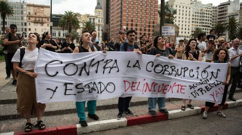Protesta frente a Torre Ejecutiva, noviembre de 2023. Foto: Santiago Mazzarovich / adhocFOTOS