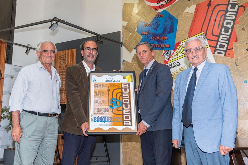 Director del Correo Uruguayo Jorge Pozzi, director periodístico de Búsqueda y Galería Andrés Danza, presidente del Correo Uruguayo Rafael Navarrine y vicepresidente Julio Silveira