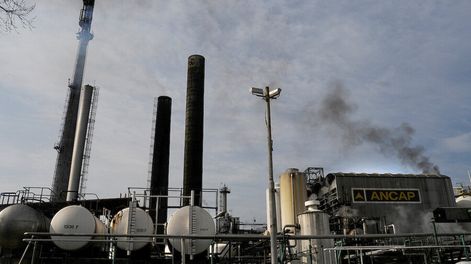 La refinería de La Teja. Foto: Ricardo Antúnez / adhocFOTOS