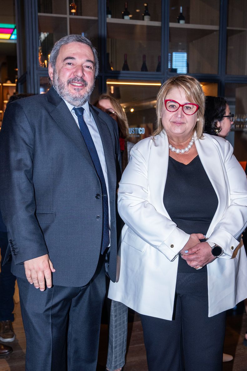 Intendente de Montevideo Mario Bergara y ministra de Defensa Sandra Lazo.