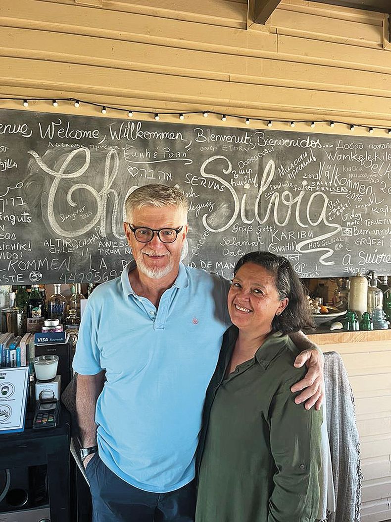 Horacio Acardi y Silvia Esquivel son los anfitriones de Chez Silvia. 