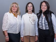 De la Biblioteca: de la Comisión Directiva Cristina Pérez Tabó, presidenta Claudia Pérez del Castillo y de la Comisión Directiva Uli Paullier.&nbsp;