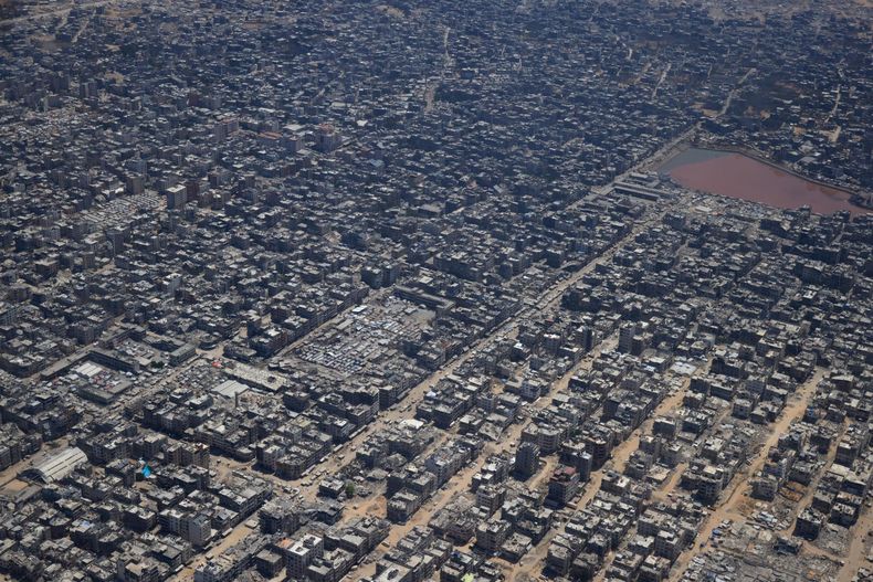 La Franja de Gaza vista desde un avión de la Fuerza Aérea Alemana lanzando ayuda humanitaria