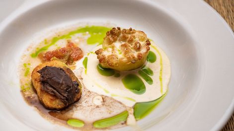 Búsqueda | Ñembo tortita de mbejú, leche de quesos, mbejú invertido y cordero