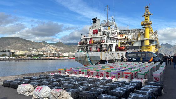 En enero, fuerzas de seguridad españolas incautaron una carga récord de casi 10.000 kilos de cocaína, procedentes de un buque que viajaba de Brasil a Europa.&nbsp;