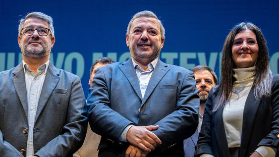 Justo Onandi, Mario Bergara y Viviana Repetto durante la presentación del gabinete de Montevideo Justo Onandi, Mario Bergara y Viviana Repetto durante la presentación del gabinete de Montevideo