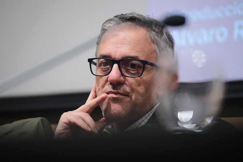 Rodrigo Arim, durante el homenaje a Nibia Sabalsagaray, en la FIC de la Udelar, en julio