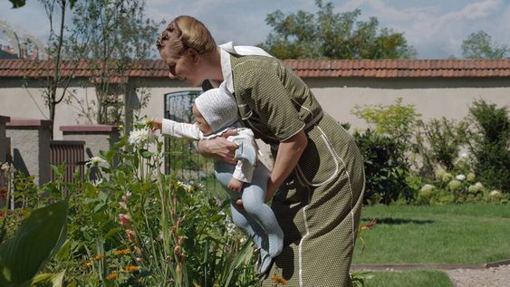 La actriz Sandra Hüller como Hedwig Höss durante una escena de Zona de interés. Foto: Life Films La actriz Sandra Hüller como Hedwig Höss durante una escena de Zona de interés. Foto: Life Films