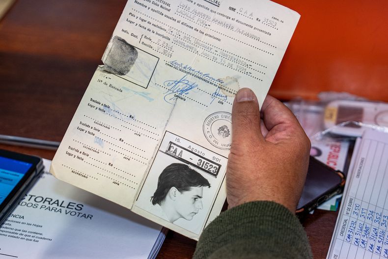 Credencial cívica de Luis Lacalle Pou