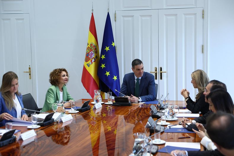 El presidente del gobierno español, Pedro Sánchez, preside una reunión extraordinaria del Consejo de Seguridad Nacional, en el Complejo de la Moncloa tras el apagón masivo