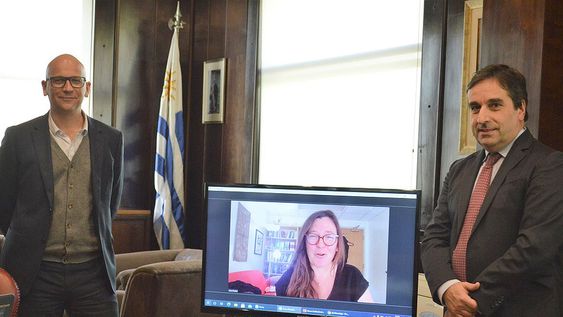 Alfonso Capurro, Ana Fostel y Aldo Lema, los miembros del naciente Consejo Fiscal Asesor. Foto: MEF Alfonso Capurro, Ana Fostel y Aldo Lema, los miembros del naciente Consejo Fiscal Asesor. Foto: MEF
