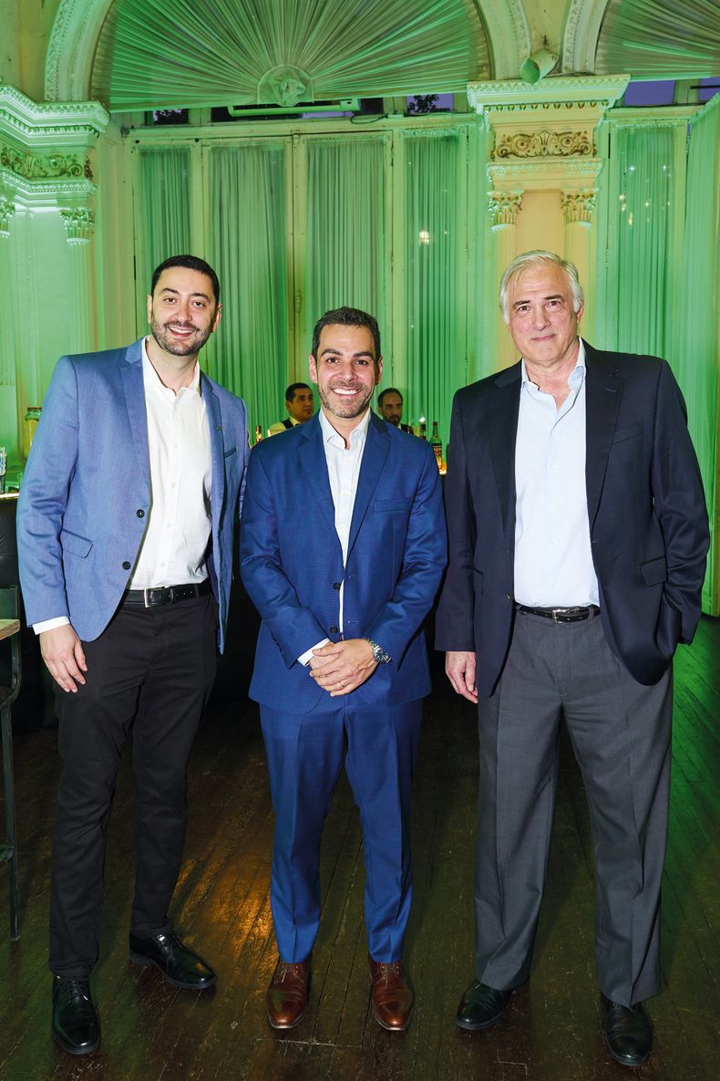 Jefe comercial de Murchison Mauricio Javier, Nicolás Castellano y&nbsp;Gustavo Oliver, gerente general de Murchison Puertos y Logística.&nbsp;