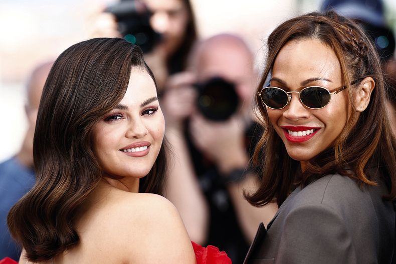 Las actrices estadounidenses Selena Gómez y Zoe Saldana integran el elenco de la película Emilia Pérez, escrita y dirigida por el francés Jacques Audiard y candidata a la Palma de oro de Cannes. Foto: Sameer Al-Doumy, AFP
