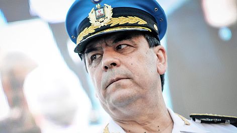 Mario Layera durante el aniversario de la Policía Nacional en plaza Independencia en 2016. Foto: Javier Calvelo, adhocFOTOS