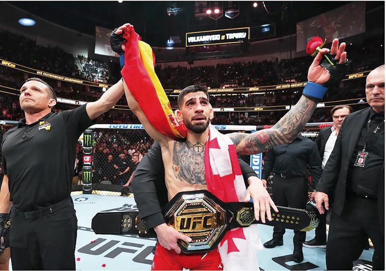 Ilia Topuria recibió el&nbsp;cinturón de campeón de&nbsp;peso pluma en la UFC&nbsp;298 luego de destronar a&nbsp;Alexander Volkanovski