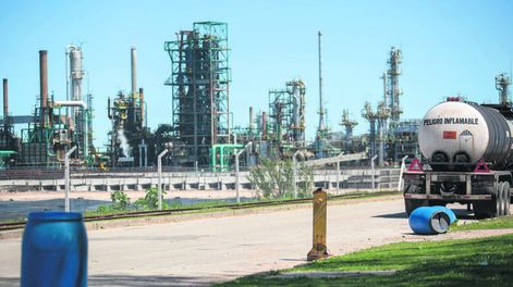 La planta de refinación de petróleo de La Teja. Foto: Nicolás Garrido / Búsqueda