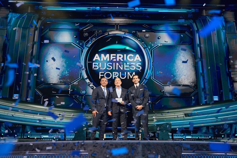 El fundador y CEO del America Business Forum, Ignacio González Castro, subió al escenario para agradecer a los asistentes y despedir el encuentro.