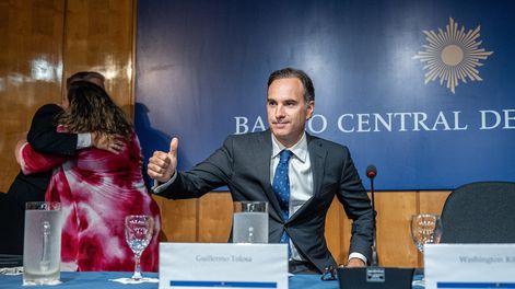 Guillermo Tolosa en su asunción como presidente del BCU