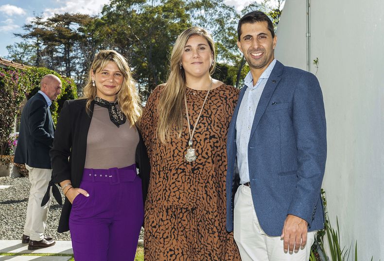 De Alcance: Jefa de Marketing y Comunicación Natalia Brogliatti, gerenta de Recursos Humanos Karen Chasco y gerente de Finanzas y Administración Fernando Curbelo