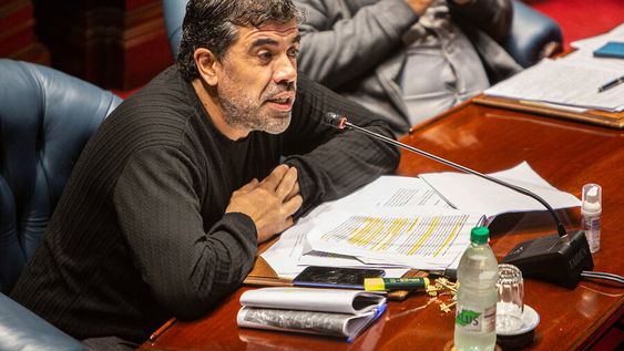 Óscar Andrade en la Cámara de Senadores. Foto: Mauricio Zina / adhocFOTOS Óscar Andrade en la Cámara de Senadores. Foto: Mauricio Zina / adhocFOTOS