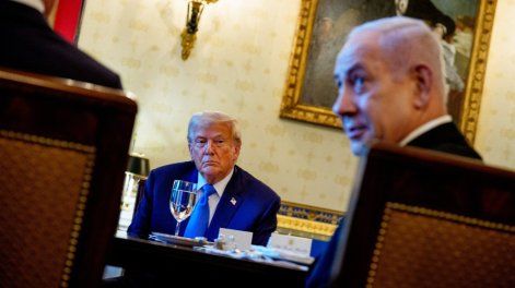 Benjamín Netanyahu y Donald Trump durante una cena en el Salón Azul de la Casa Blanca, el 7 de julio de 2025.