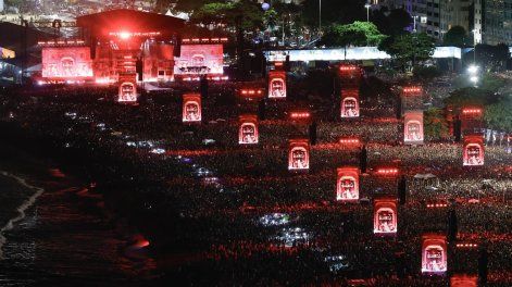 La cantante y compositora estadounidense Lady Gaga se presentó en un macroconcierto gratuito en la playa de Copacabana, en Río de Janeiro