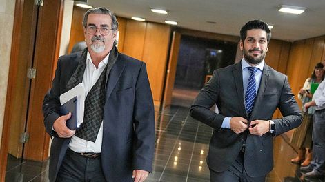 Búsqueda | Gustavo Zubía y Andrés Ojeda juntos en el Parlamento. Foto: Mauricio Zina / adhocFOTOS
