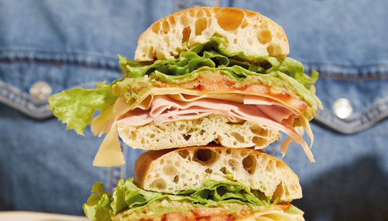 imagen de Cómo armar un sándwich de fiambres y queso