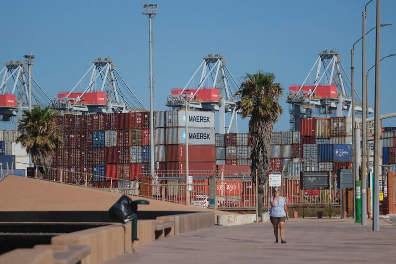Contenedores en el Puerto de Montevideo.
