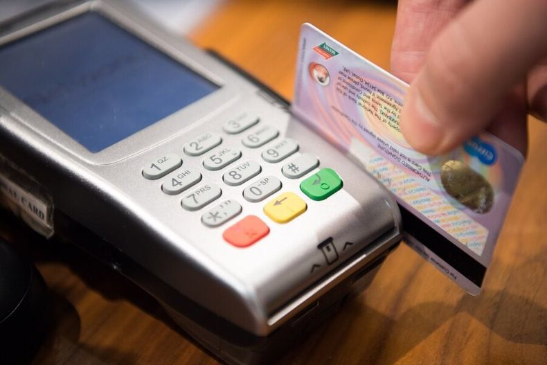 Las deudas de los jóvenes son principalmente a través de tarjetas y préstamos amortizables. Foto: Pixabay