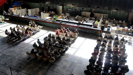 En 2010, la sucursal 19 de Junio del BROU, en el Centro de Montevideo En 2010, la sucursal 19 de Junio del BROU, en el Centro de Montevideo