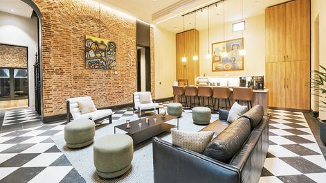 Un antiguo edificio restaurado en Ciudad Vieja conecta patrimonio, gastronomía, arte y negocios