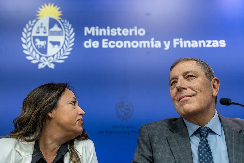 Cardona y Oddone, en una conferencia de prensa realizada en mayo para informar cambios en los precios de los combustibles.