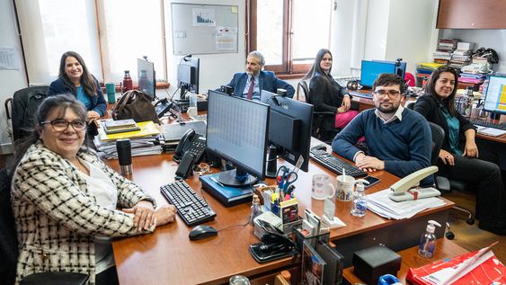 Parte del equipo de gestión de la deuda pública, que trabaja en el MEF Parte del equipo de gestión de la deuda pública, que trabaja en el MEF