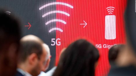 imagen de Dedicado volvió a criticar al gobierno; Claro y Movistar confirmaron participación en la subasta por el espectro 5G